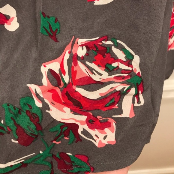 Joie Suela Silk Rose Print Blouse Small Gray flowers top shirt - Picture 5 of 8